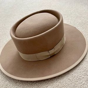 Olive & Pique Stiff Brim Hat in Beige - NWT